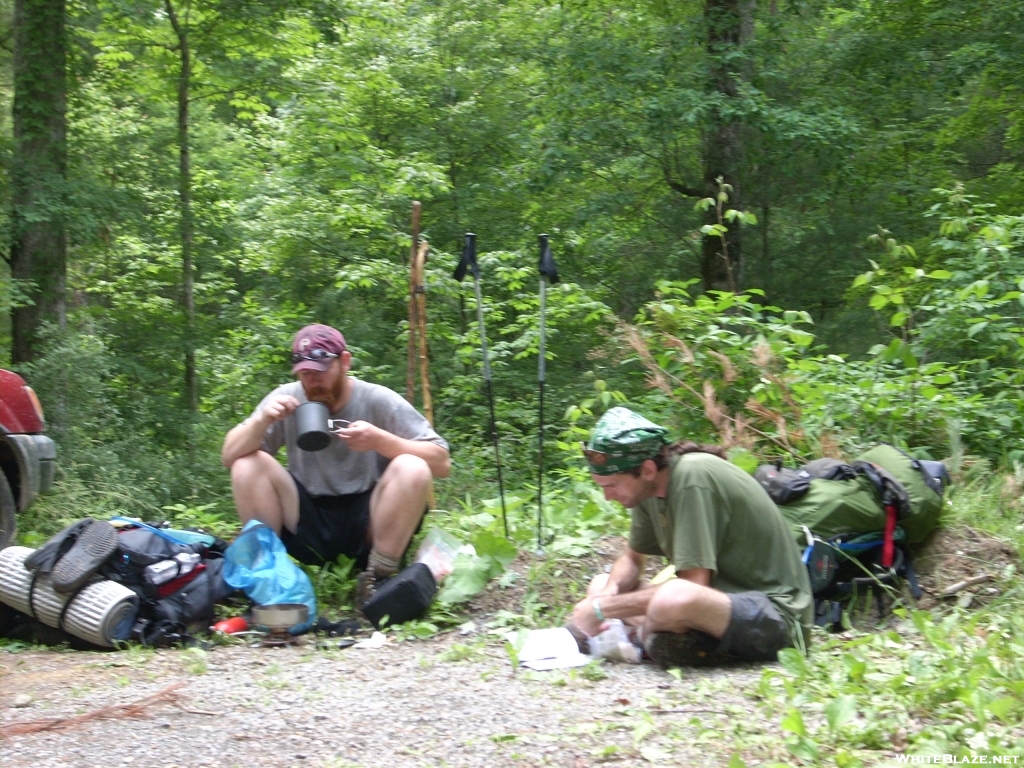 Dirt and Jesse Eating down their packweights