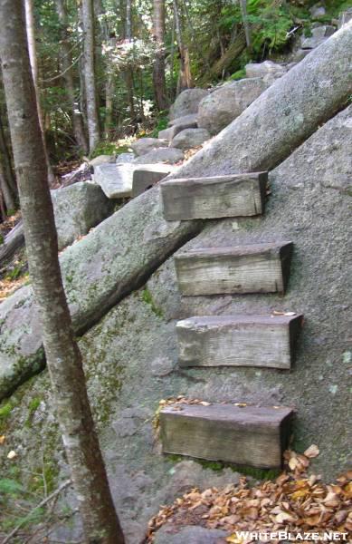 Steps heading south on North Kinsman