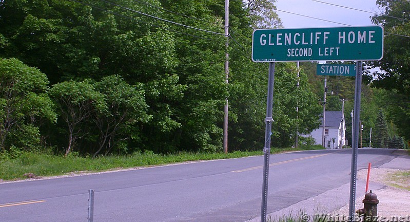 Glencliff Signs indicating High Road