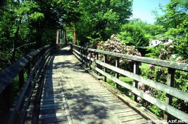 Trail entering Damascus, VA