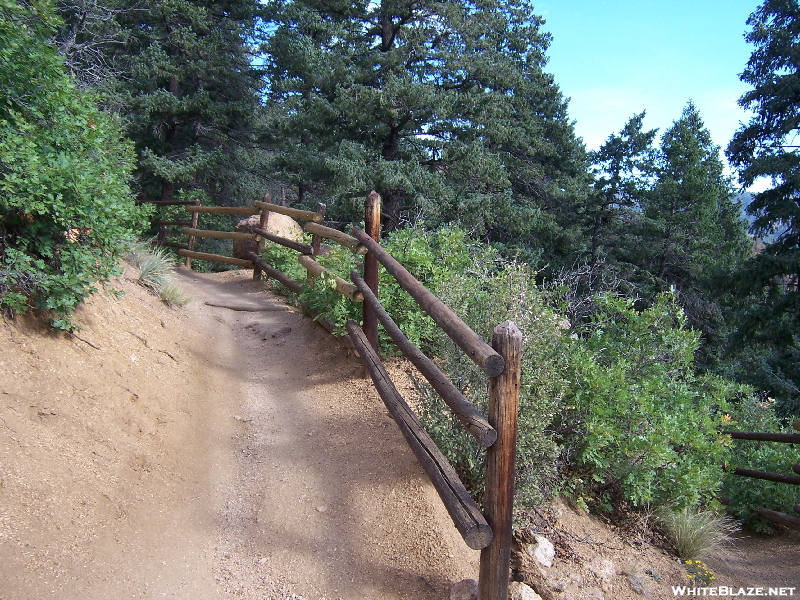 A switchback along Barr's Trail going up to Pikes Peak