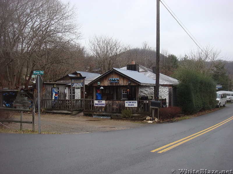 0597 2013.12.29 Uncle Johnny's Hostel In Erwin TN