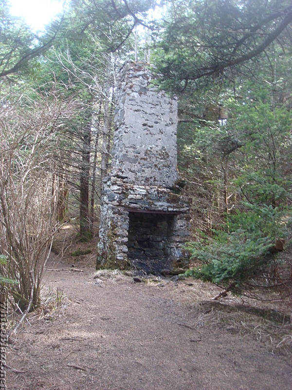 0644 2014.04.26 Old Chimney On AT North Of Roan Mountain