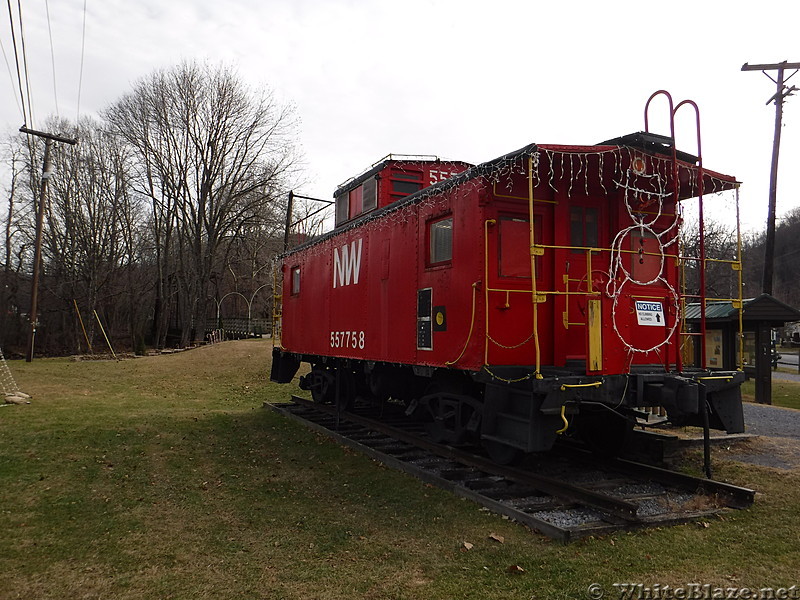 0767 2016.12.23 Damascus VA Townpark Red Caboose