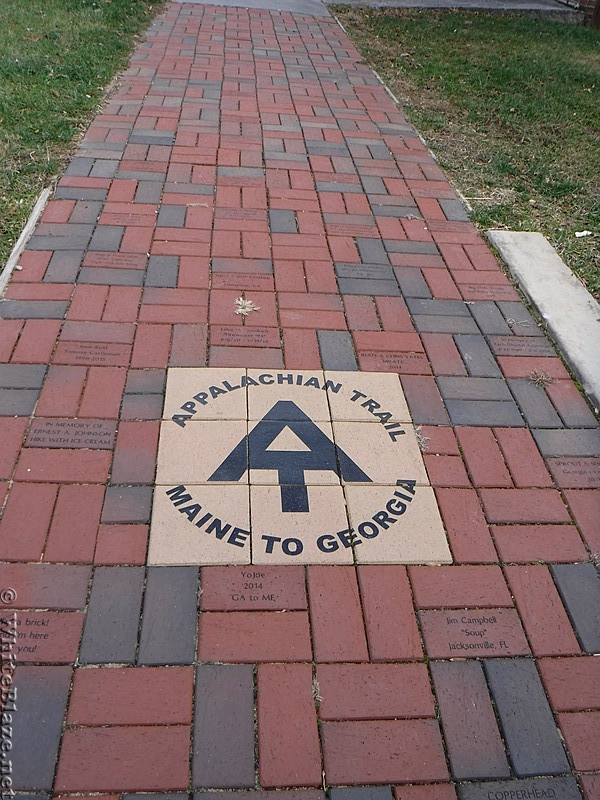 0770 2016.12.23 Damascus VA Sidewalk On Laurel Avenue (US 58)