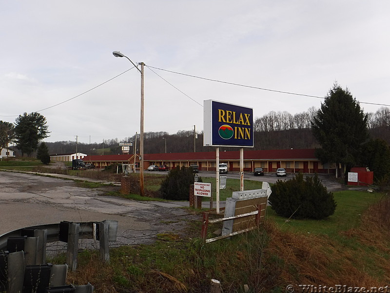 0833 2017.04.02 Relax Inn For Hikers At US 11