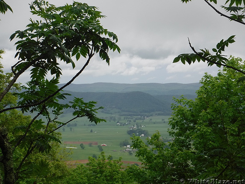 0860 2017.05.21 View Of Burkes Garden South Of VA 623