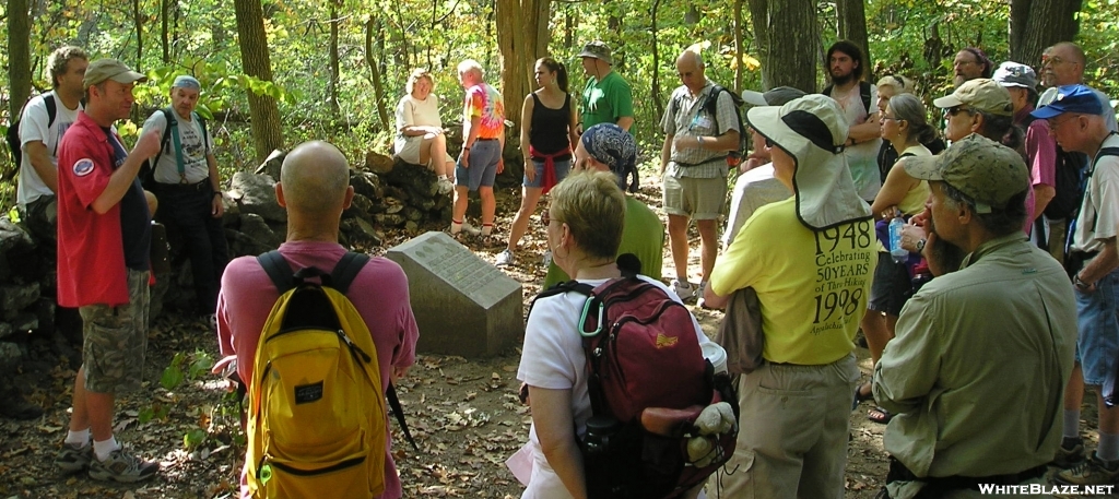 Jester leads a hiking tour of the Gettysburg battlefield during the 2007 ALDHA Gathering