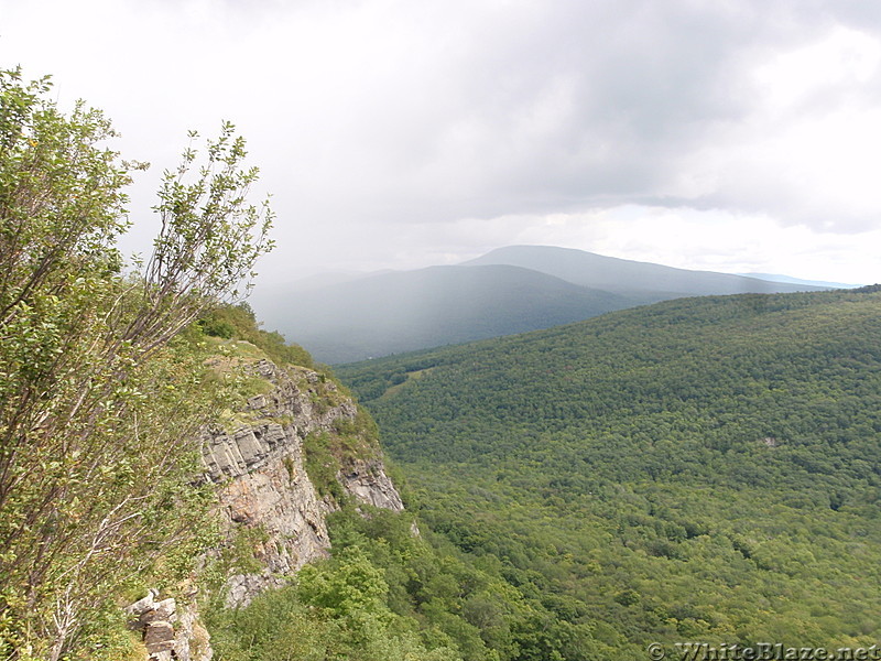 Rain moves into the Whites