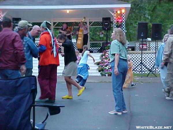 Trail Days 2003 - Dancing in Waldies