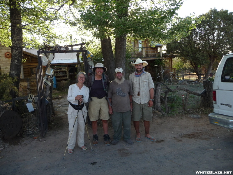 Cdt Hikers - Melanie, Ellie, Gordon, Out Of Order