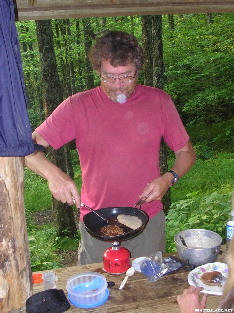 Cookerhiker making pancakes