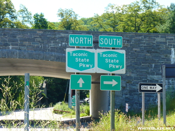Ney York Trail Signs