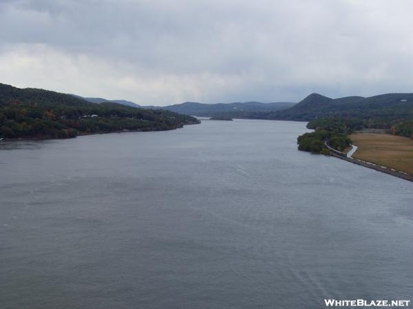 NY: The Hudson River from Bear Mountain Bridge, Looking north